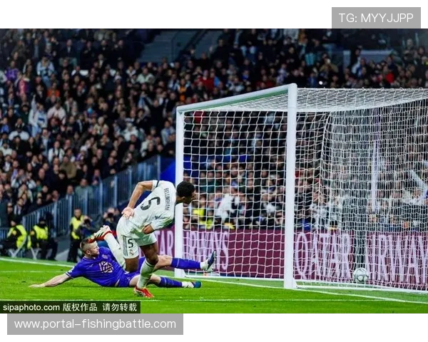 本菲卡4-2逆转皇马，门将特鲁宾读秒头球绝杀送卫冕冠军入附加赛