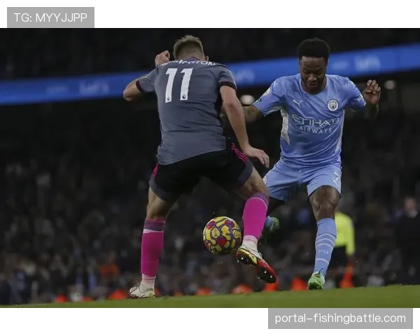 特写：英超“足球遗产”项目走进曼彻斯特社区，退役球员指导青少年训练