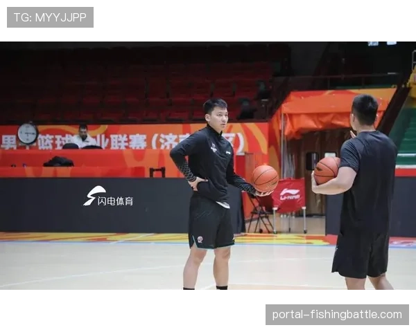 篮球综艺节目引发热议,业余球员的传球视野获职业教练称赞