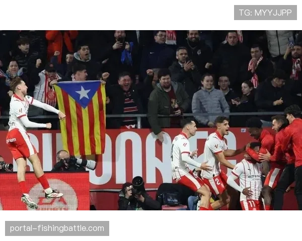 争议瞬间回放:本轮尼斯对阵马赛比赛中一次未吹罚的禁区身体接触